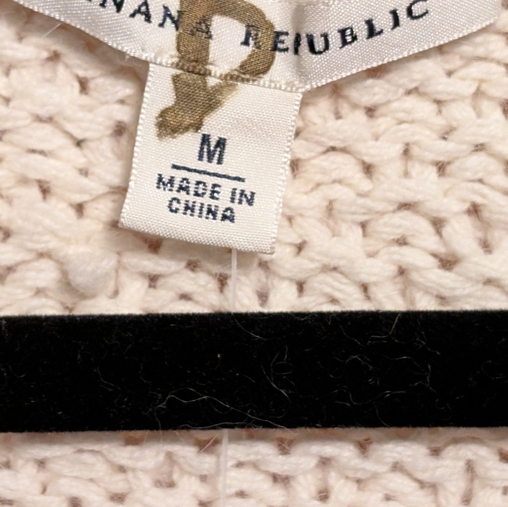 Banana Republic Women's Cream Cable Knit Sweater, With Shell Detail Buttons. M - Picture 3 of 3